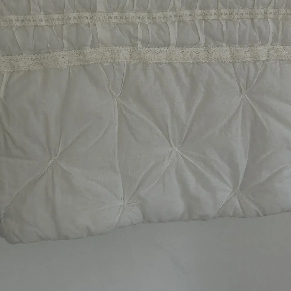 Pottery Barn Kids Baby Toddler Quilt White Embroidered Metallic Flowers Tassels